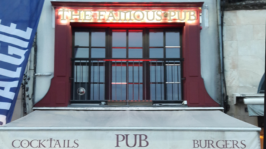 Famous Pub au vieux port à La Rochelle