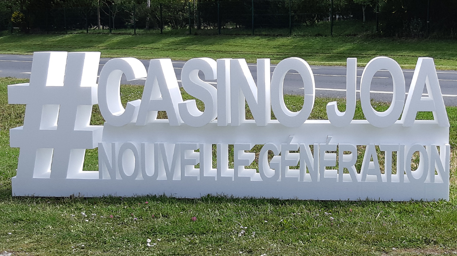 lettres géantes en polystyrène du casino JOA