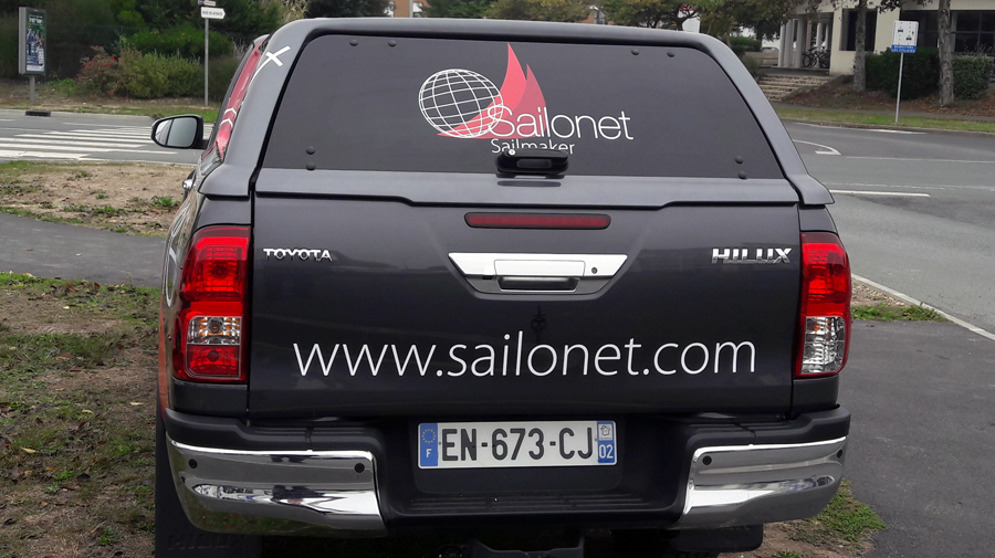 covering arrière de la voiture de Sailonet aux Minimes à La Rochelle